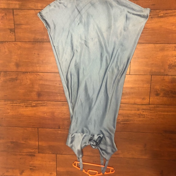 Blue silky slip dress with keyhole - Picture 4 of 5